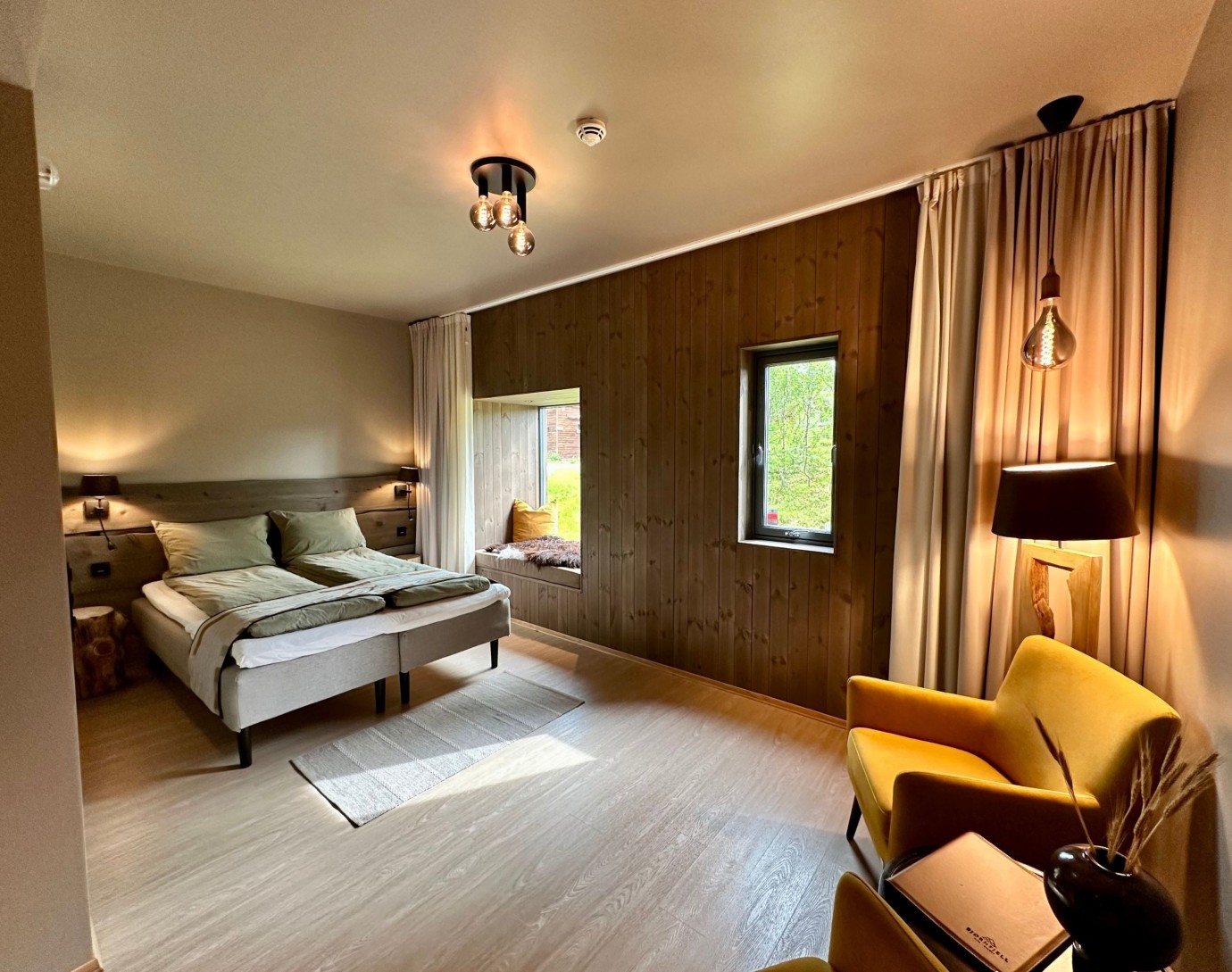 Bjørnfjell Mountain Lodge - Superior room with window seat